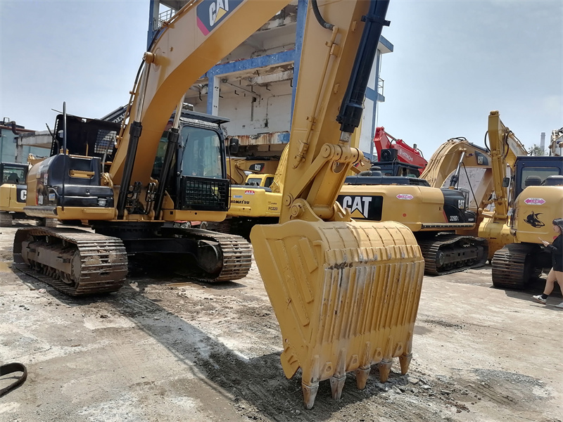 cat 320d  (16)