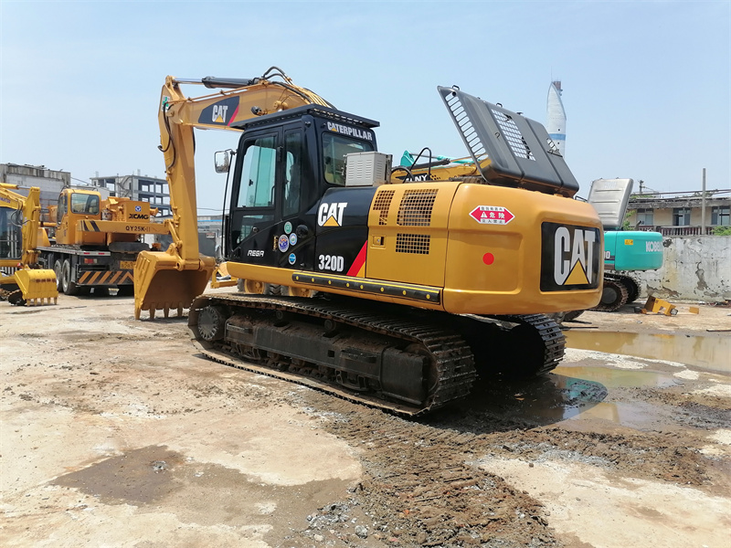 cat 320d  (6)