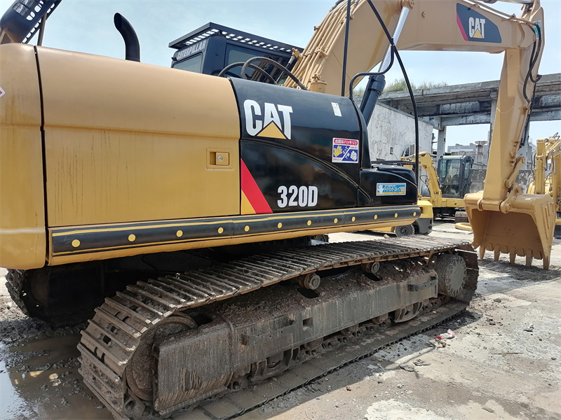 cat 320d  (11)