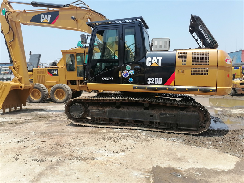 cat 320d  (4)